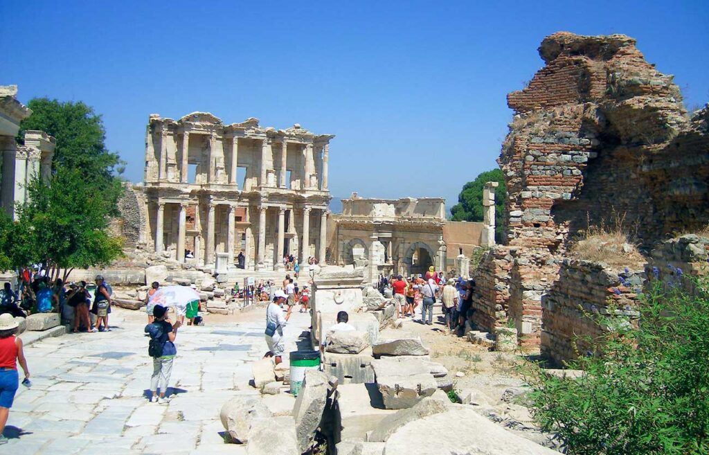 historical walking tours in ancient cities