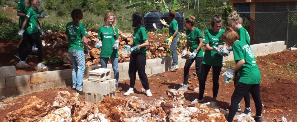 volunteering opportunities while traveling abroad