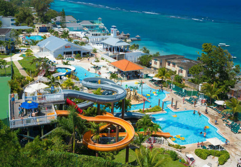 Family-friendly resorts with kids' activities in the Caribbean