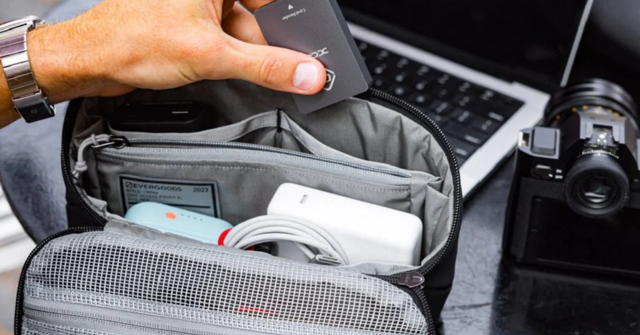 Best travel gear for digital nomads in 2025